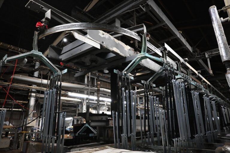 吊るしメッキ設備（ハンガーライン）